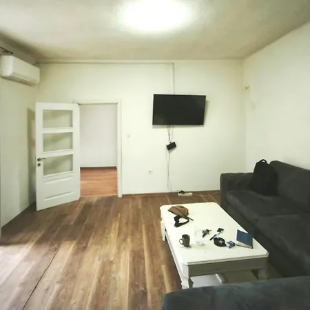 Spacious Center For 6 - Steps From Hilton & Republic Square